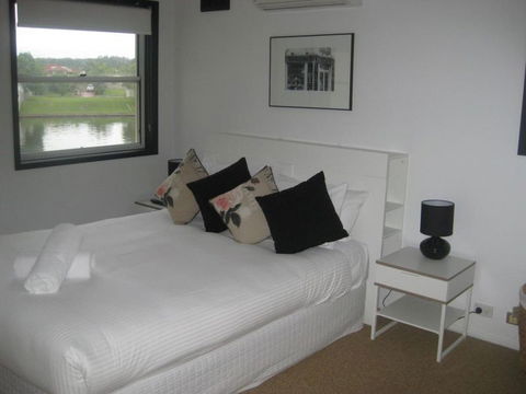 Noosa Entrance Waterfront Resort - Accommodation QLD 11