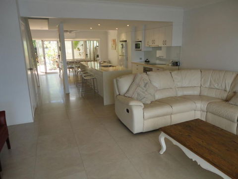 Noosa Entrance Waterfront Resort - Accommodation QLD 2
