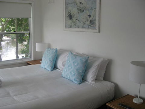 Noosa Entrance Waterfront Resort - Accommodation QLD 12