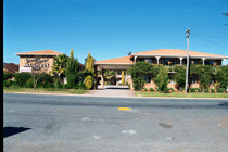 Grand Manor Motor Inn - Accommodation QLD