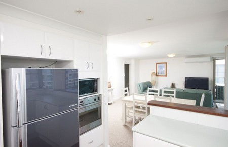 Sails Apartments - Accommodation QLD 2