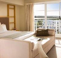 Quality Suites Deep Blue - Accommodation QLD