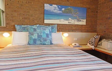 The Beachfront Motel - Accommodation QLD 1