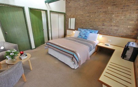 The Beachfront Motel - Accommodation QLD 2