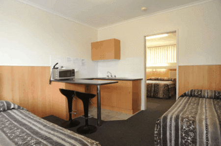 Bamboo Motor Inn - Accommodation QLD 2