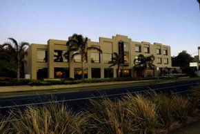 Brighton Savoy - Accommodation QLD 4