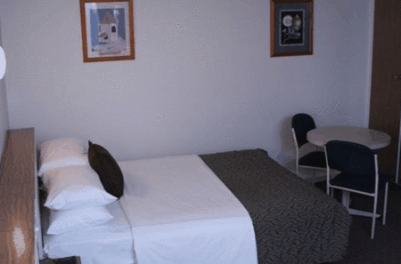 Burkes Hotel Motel - Accommodation QLD 1