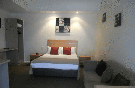 Burkes Hotel Motel - Accommodation QLD 4