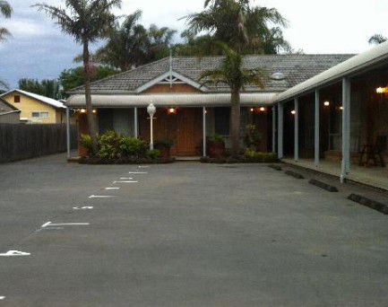 Best Western Coastal Waters Motor Inn - Accommodation QLD 1