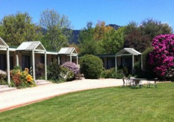 ELLENVALE HOLIDAY UNITS - Accommodation QLD 0
