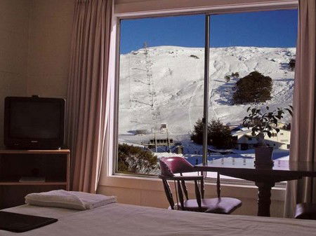 Falls Creek Hotel - Accommodation QLD 1