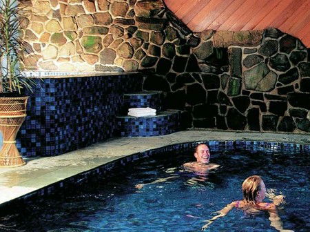 Falls Creek Hotel - Accommodation QLD 3