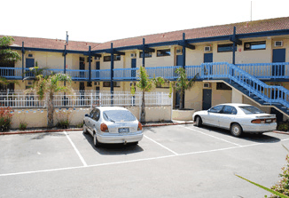 Lakes Central Hotel - Accommodation QLD