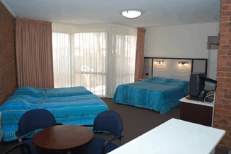 Lakes Central Hotel - thumb 1