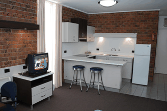 Lakes Central Hotel - Accommodation QLD 2