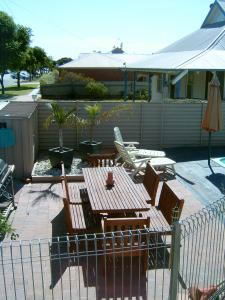 Paruna Motel - Accommodation QLD 3