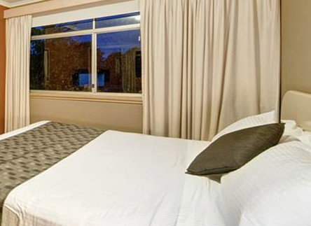 The Statesman Hotel - Accommodation QLD 1