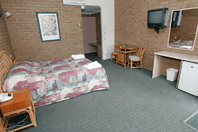 The Tropicana Motor Inn - Accommodation QLD 1