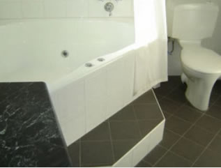 Bailey's Motel - Accommodation QLD 3