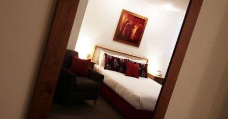 Townhouse Hotel - Accommodation QLD 1