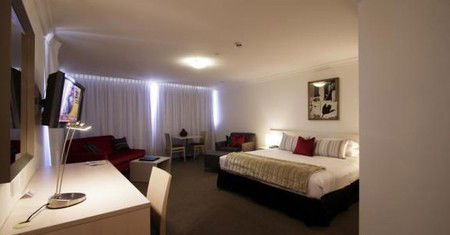 Townhouse Hotel - Accommodation QLD 4