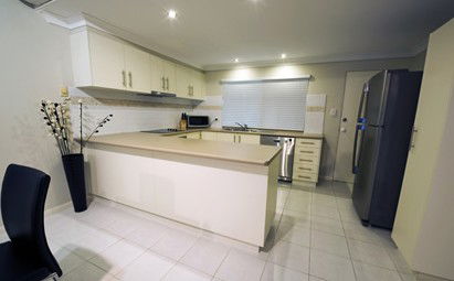 Costa Royale Beachfront Apartments - Accommodation QLD 3