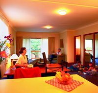 Oxley Court Serviced Apartments - Accommodation QLD