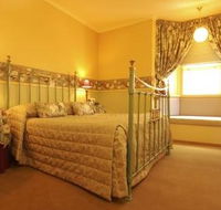 The Russell Hotel - Accommodation QLD