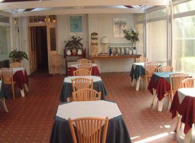 Mclaren Hotel - Accommodation QLD 1