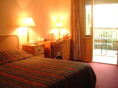 Mclaren Hotel - Accommodation QLD 4
