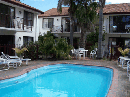 Peninsular Apartments - Accommodation QLD