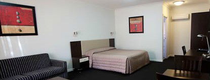 Charles Sturt Motor Inn - Accommodation QLD 0