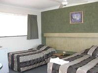 Hanging Rock Family Motel - Accommodation QLD 1