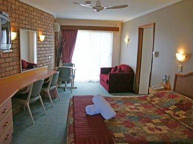 Sapphire Waters Motor Inn - Accommodation QLD 4