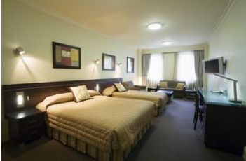 Hyde Park Inn - Accommodation QLD 0