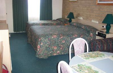 A Settlers Motor Inn - Accommodation QLD 1