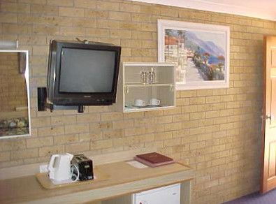 A Settlers Motor Inn - Accommodation QLD 2