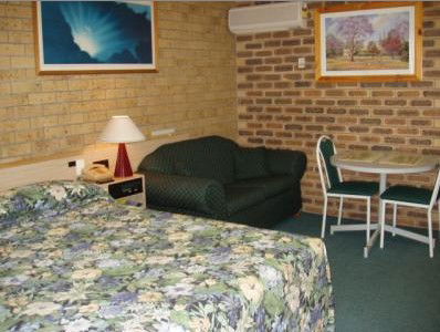 A Settlers Motor Inn - Accommodation QLD 3