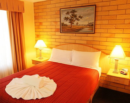 Cotswold Motor Inn - Accommodation QLD 2