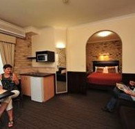 Highlander Motor Inn And Apartments - Accommodation QLD
