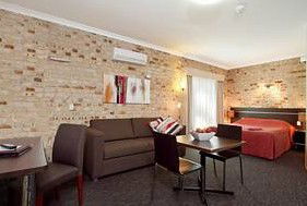 Highlander Motor Inn And Apartments - Accommodation QLD 4