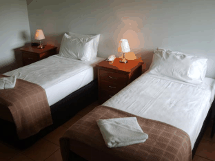 Cairns Reef Apartments And Motel - Accommodation QLD 3