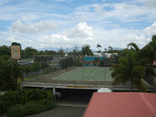 Cairns Reef Apartments And Motel - Accommodation QLD 4