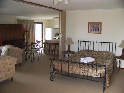 Anchorage At Victor Harbour Seafront Hotel - Accommodation QLD 2