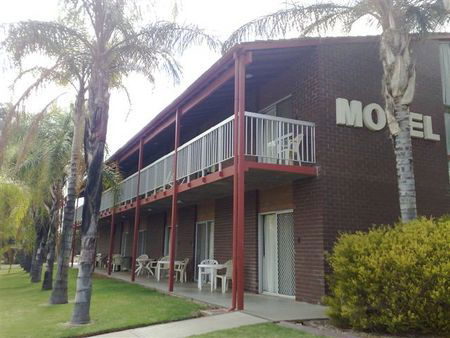 Spectacle Lake SA Accommodation QLD