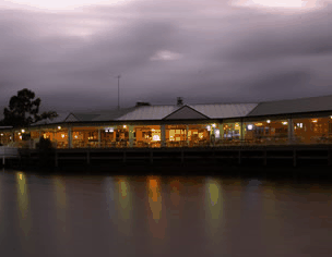 Waterfront Hotel - Accommodation QLD