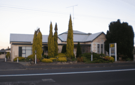 Le Cavalier Court Motel - Accommodation QLD 1