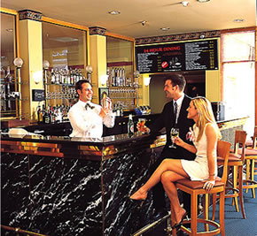 Chifley On South Terrace - Accommodation QLD 3