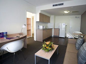 Hotel Ibis Melbourne - Accommodation QLD 3
