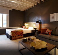 Harbour Rocks Hotel - Accommodation QLD